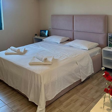 Hotel Villa Ballkan Grilë エクステリア 写真