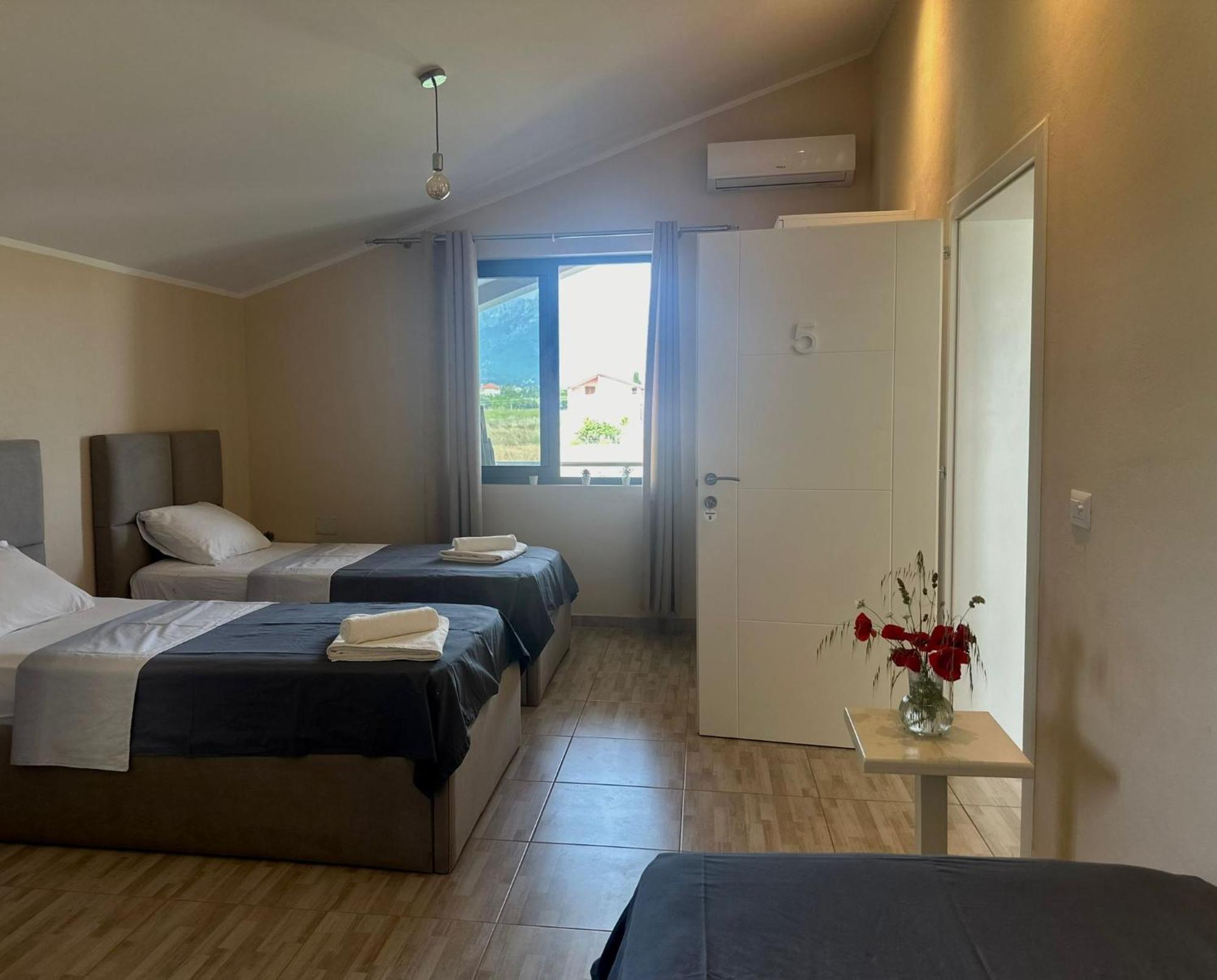 Hotel Villa Ballkan Grilë エクステリア 写真